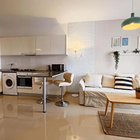 Caesar Vitus Apartment *